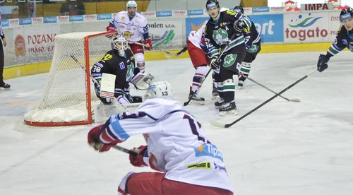 „Rytieri“ dotiahli dvojgólové manko a zvíťazili nad Zámkami