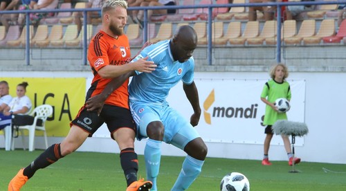 Slovan si udržal neporaziteľnosť. V Ružomberku udrel dvakrát v závere
