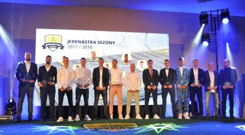 Jedenástka sezóny so zástupcami šiestich klubov. Najlepším hráčom Godál