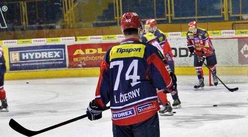 Dražíme dres Laca Čierneho