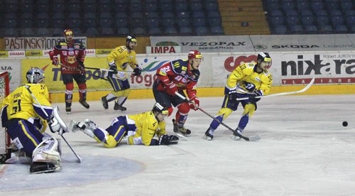 Rytieri vybojovali tri body pri Váhu