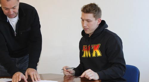 Krejčí podpísal kontrakt