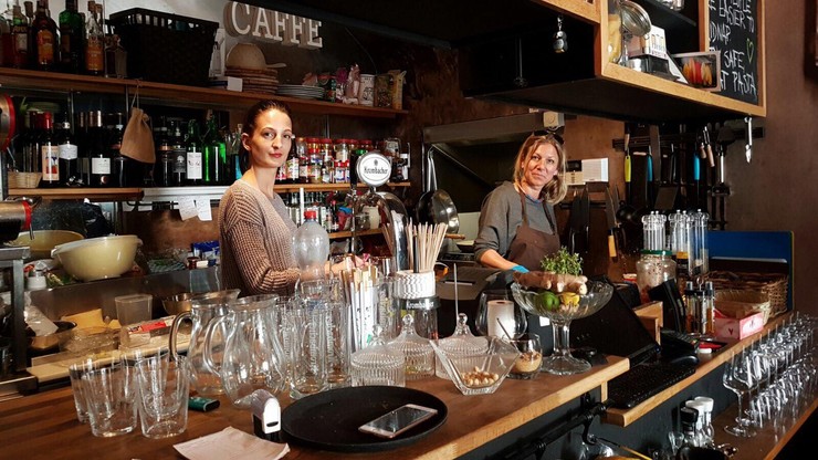 Zuzka Sabolová s Miškou v dnes už neexistujúcom Gatto Matto bistro