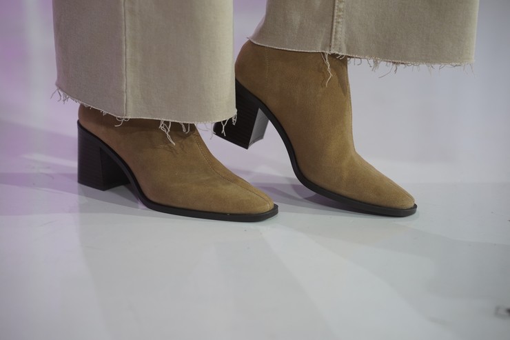 Nákupné maniačky téma Obleč sa na nákupný deň - Sofia