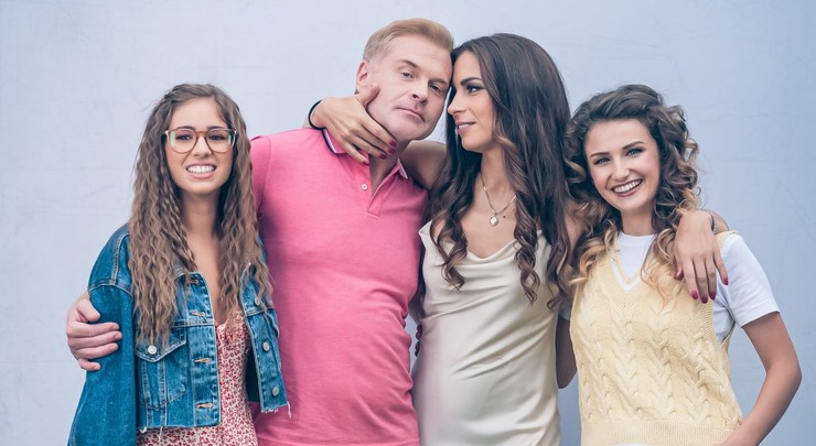 Karolina Kubankova, Marcel Ochranek, Kristina Greppelova, Petra Dubayova Stasta rybka