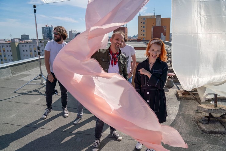 Som mama - Peter Bič Project - Videoklip k titulnej piesni Z Výšky