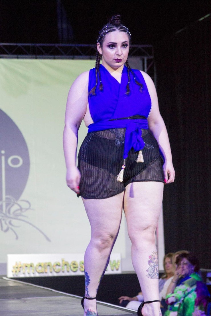 Obézne modelky na módnej prehliadke