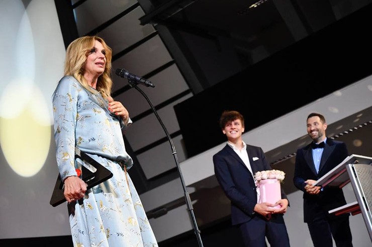 Ivana Chýlková pri preberaní ceny 