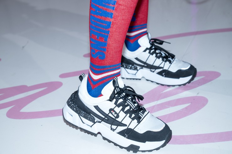 Nákupné maniačky: téma Hokejová fanúšička - Karla