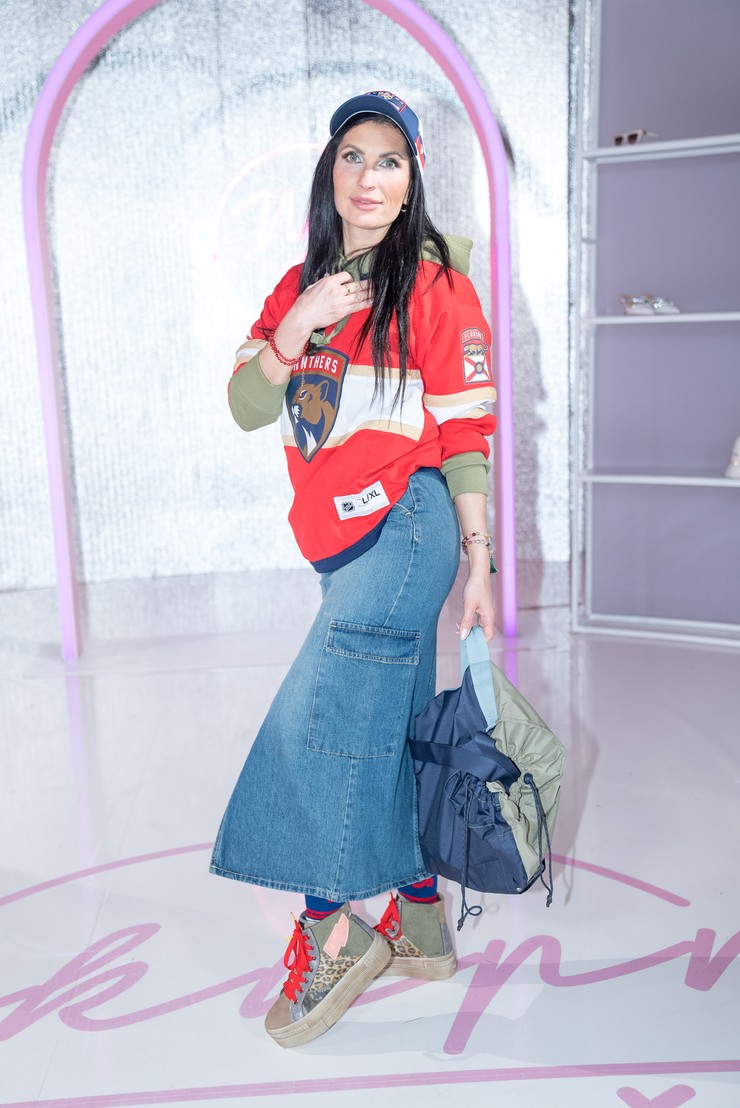 Nákupné maniačky: téma Hokejová fanúšička - Bára