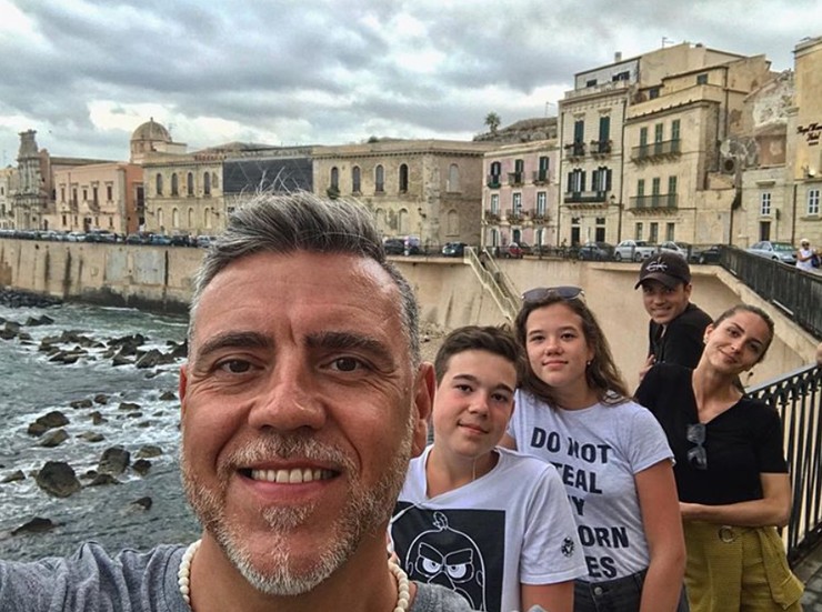 Martin Korbelič so svojimi deťmi a s manželkou Lenkou