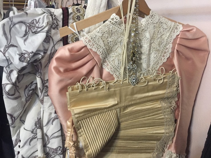 1890 - Kostýmy a korzety