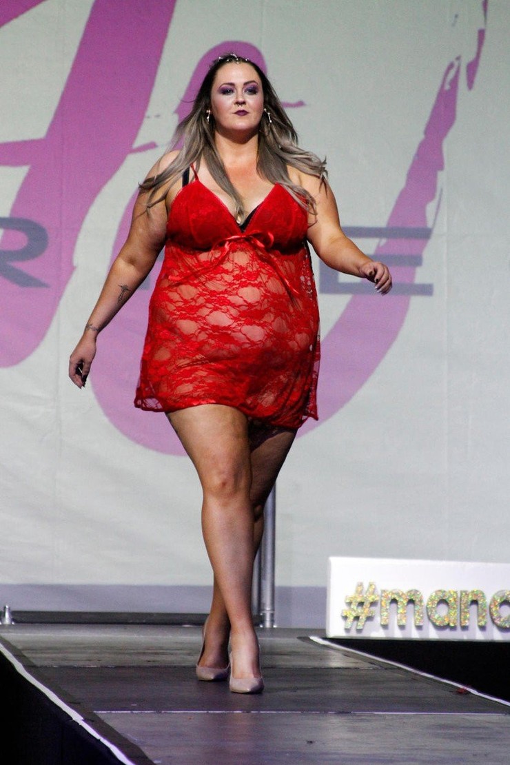 Obézne modelky na módnej prehliadke