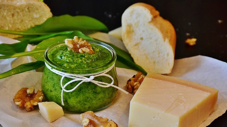 Moja mama - medvedi cesnak pesto
