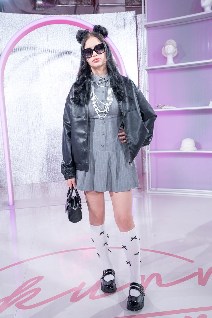 Nákupné maniačky - súťažiace v outfitoch s koženými a koženkovými kúskami