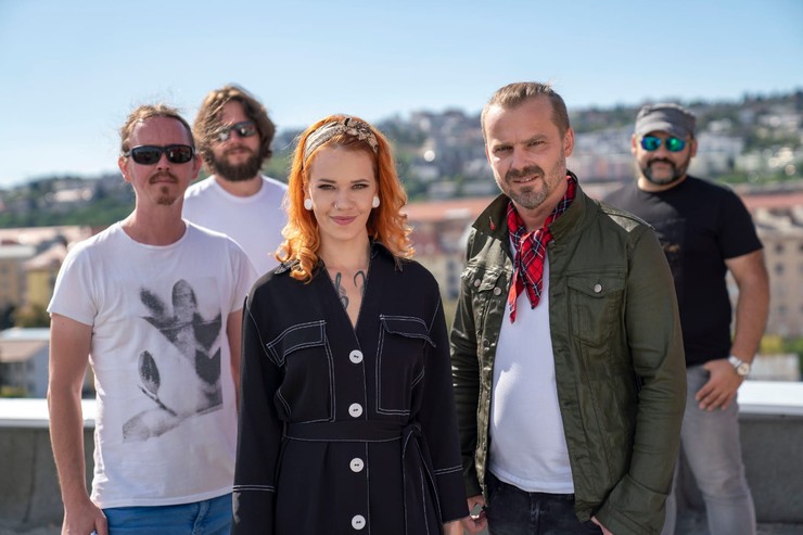 Som mama - Peter Bič Project - Videoklip k titulnej piesni Z Výšky