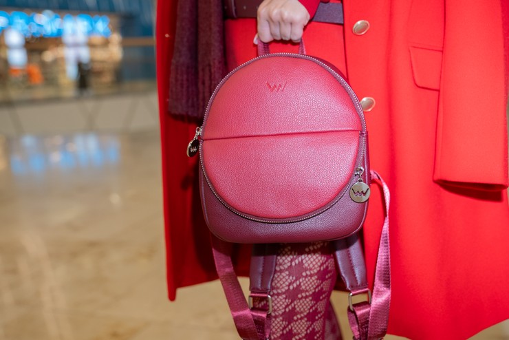 Nákupné maniačky téma 50 odtieňov červenej - Kristína