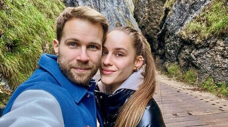 Tomáš Bezdeda s priateľkou