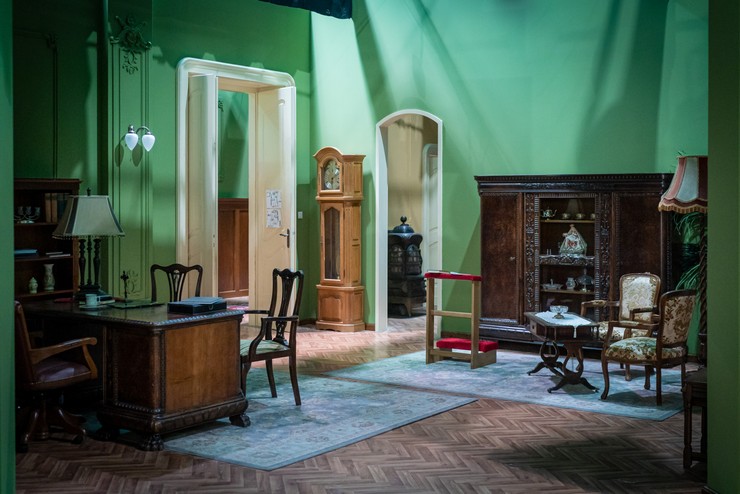 Bývanie hlavných hrdinov zo seriálu Hranica