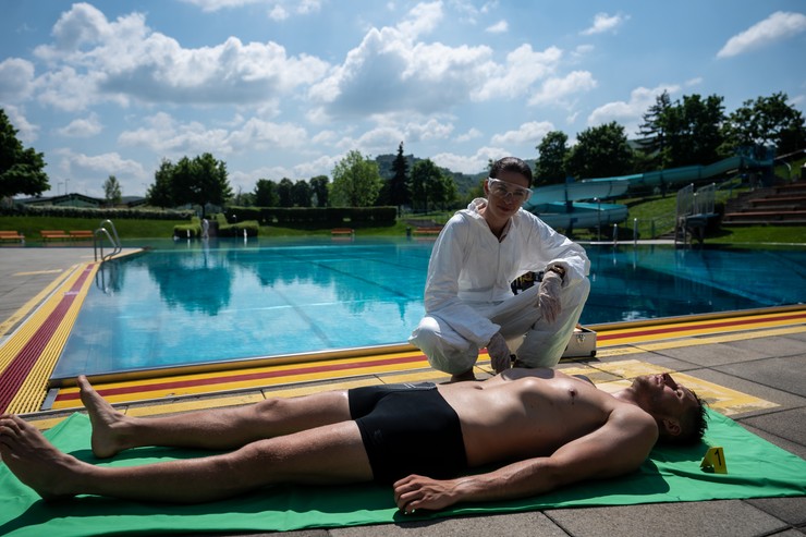 Einstein - nakrúcanie scény na kúpalisku