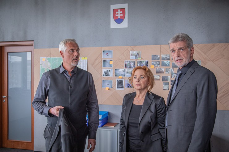 Kamila Magálová-Za sklom 3