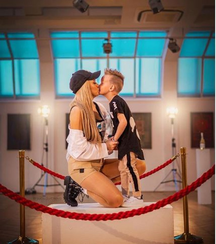 Dominika Mirgová so synom Peťkom