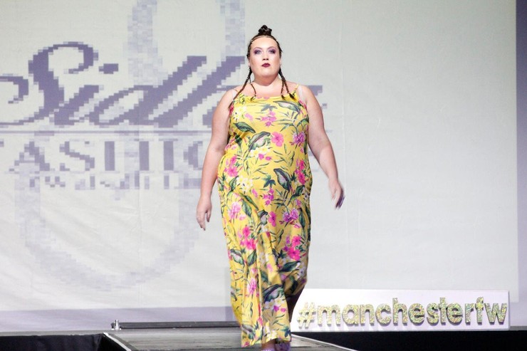 Obézne modelky na módnej prehliadke