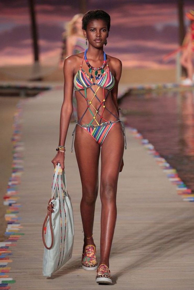 2015 - Na chvíľu späť do 70. rokov. Prírodné látky a neopozerané modely.