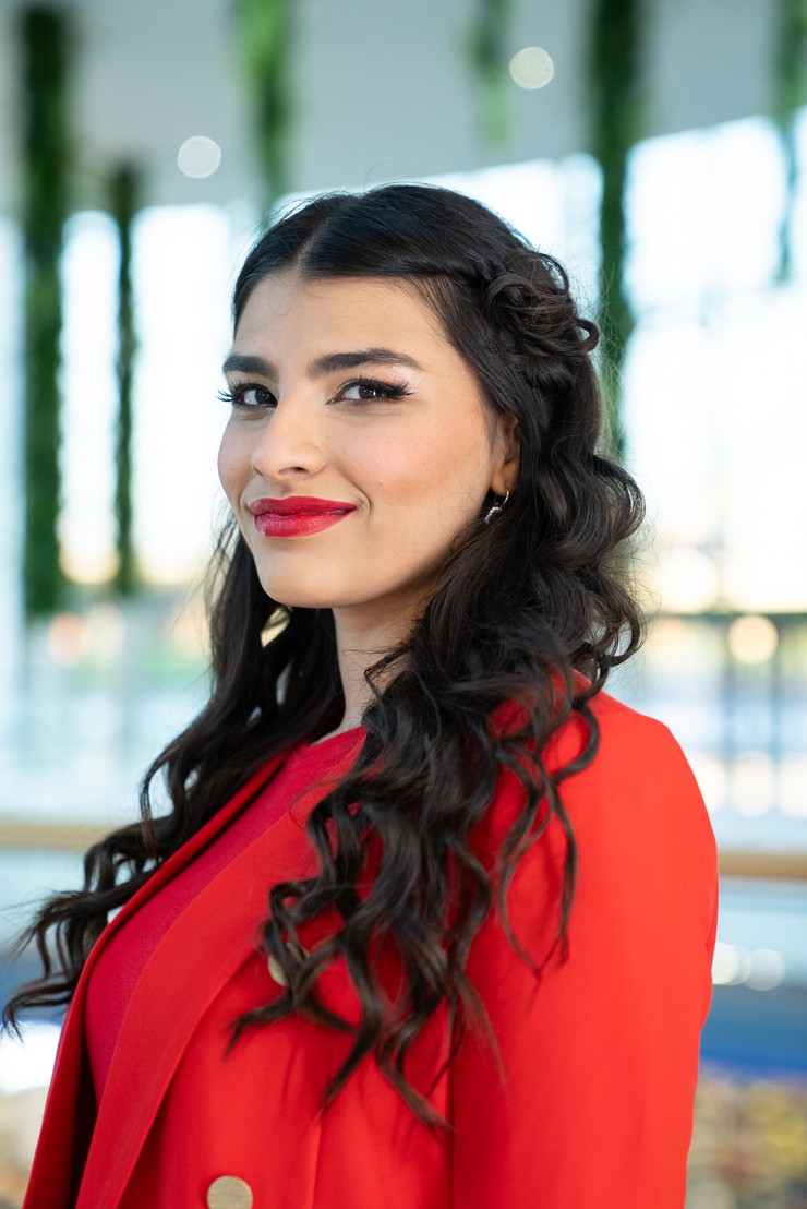 Nákupné maniačky téma 50 odtieňov červenej - Sára