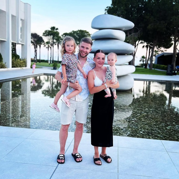 Matúš Sukeľ s rodinkou