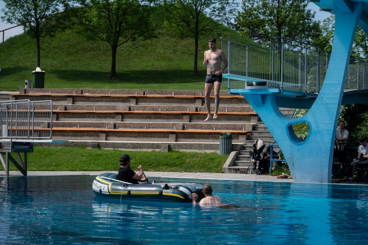 Einstein - nakrúcanie scény na kúpalisku