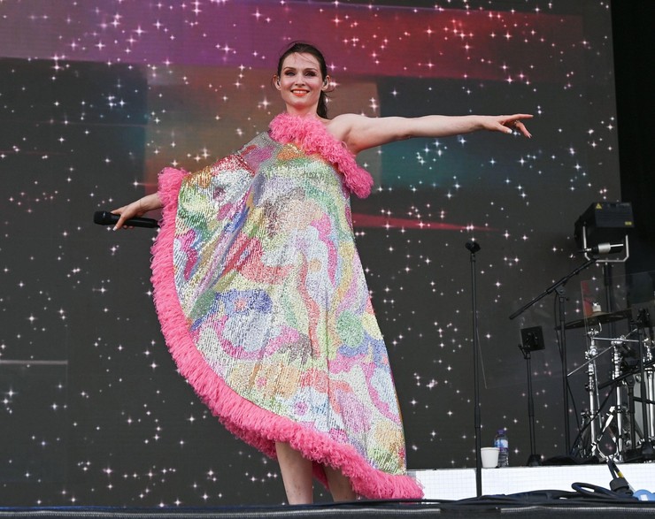 Sophie Elis-Bextor outfity