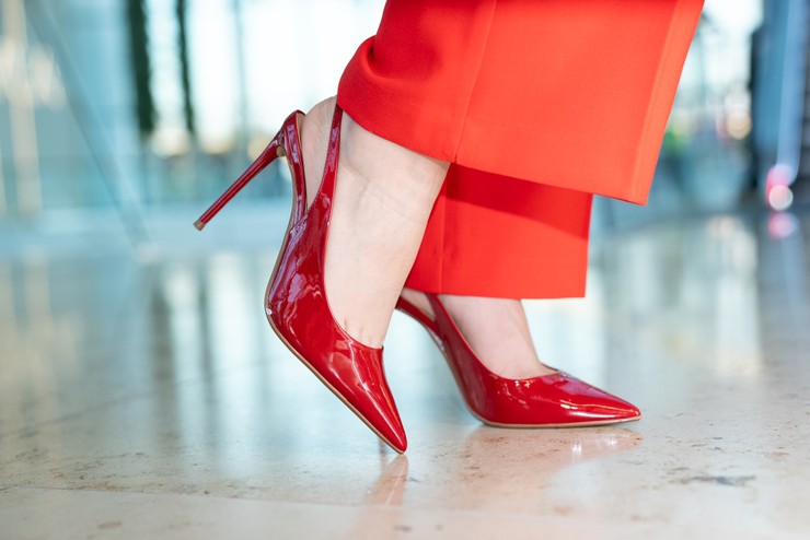 Nákupné maniačky téma 50 odtieňov červenej - Sára