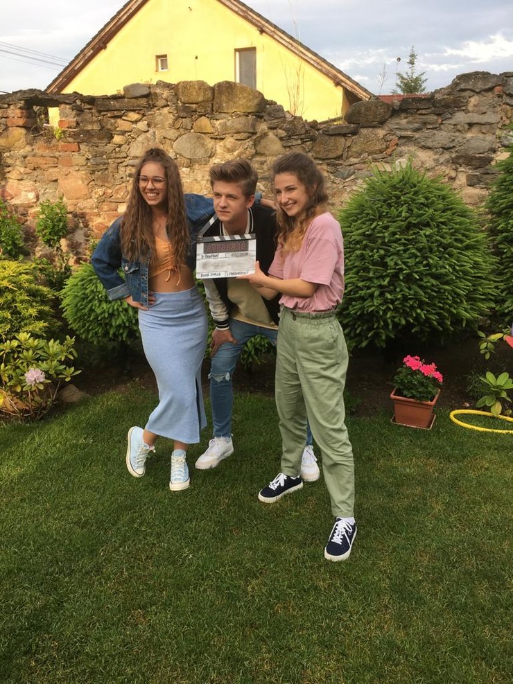 Karolína Kubánková (zľava), František Beleš (v strede) a Petra Dubayová (vpravo)