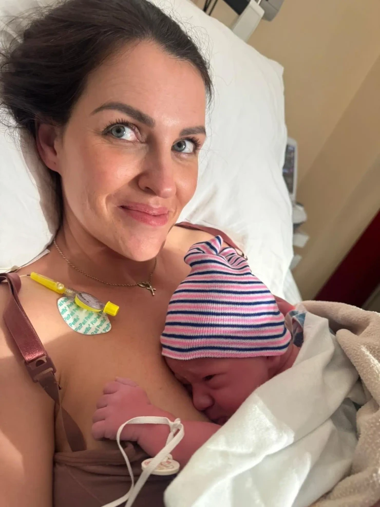 Martina Schindlerová - sestra s bábätkom 