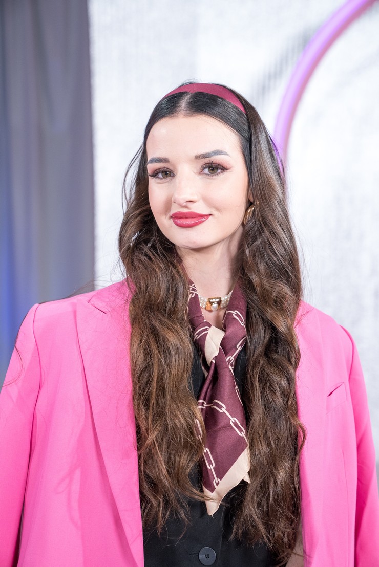 Nákupné maniačky: téma Obleč sa ako Ema Fajnor - Dominika