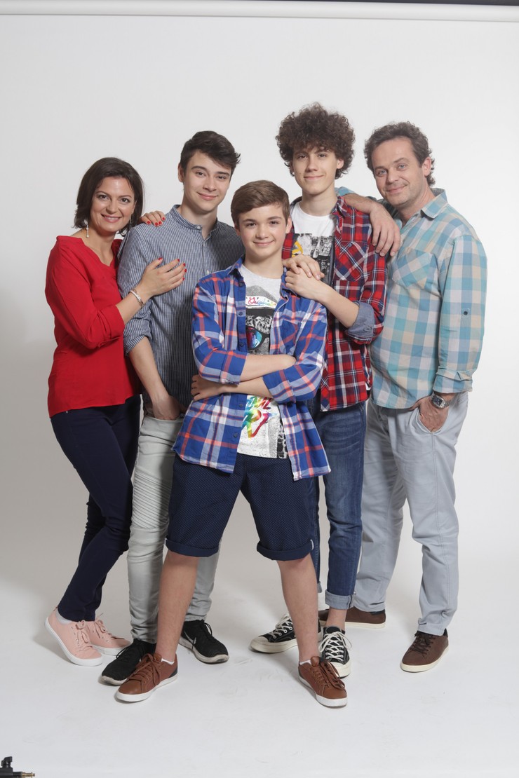 NAŠI - Rodinovci vystrúhali skvelé grimasy 