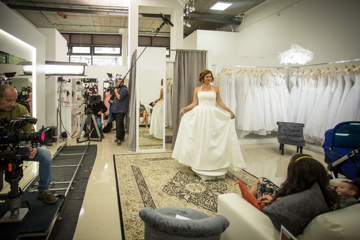 Prázdniny - Zuzana Norisová v svadobnom salóne