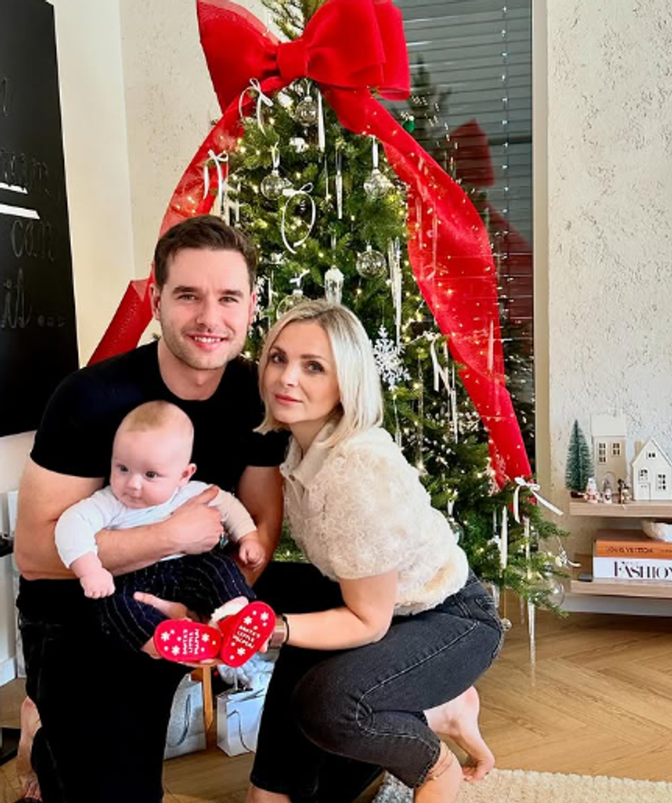 Dušan Ambróš s partnerkou a synčekom