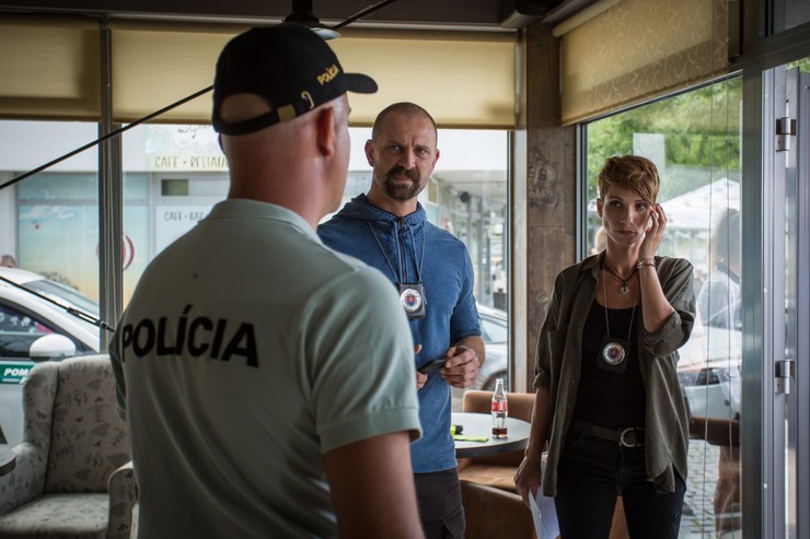 Maxo s Hanou pri vyšetrovaní