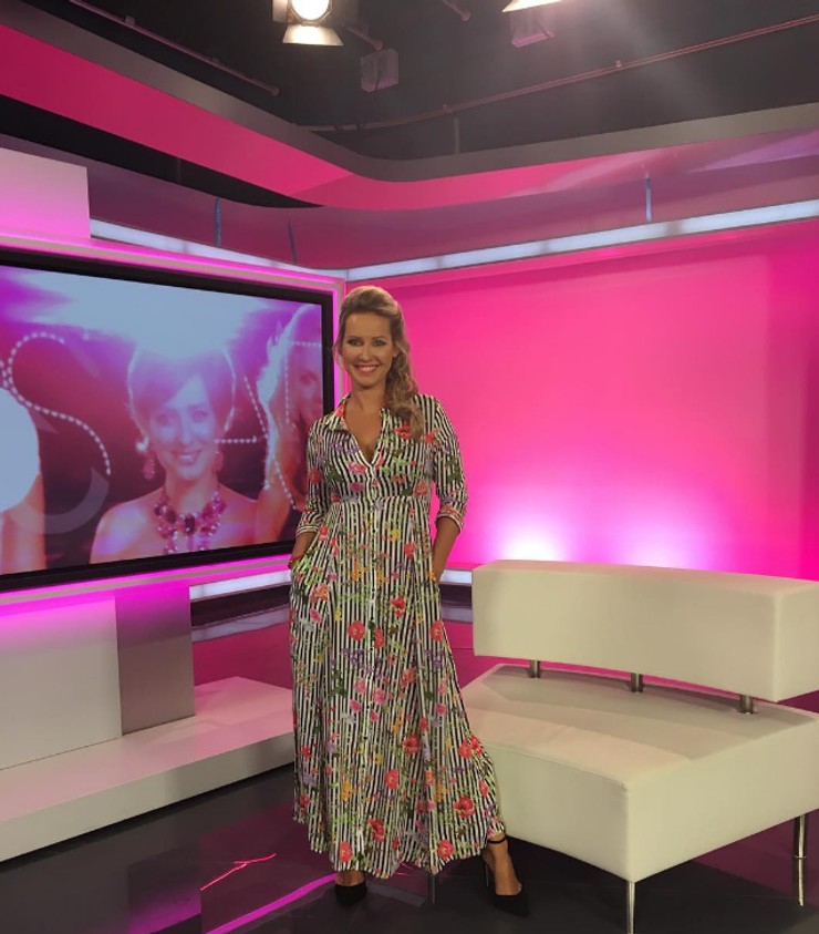 Erika Barkolová pri moderovaní relácie TopStar