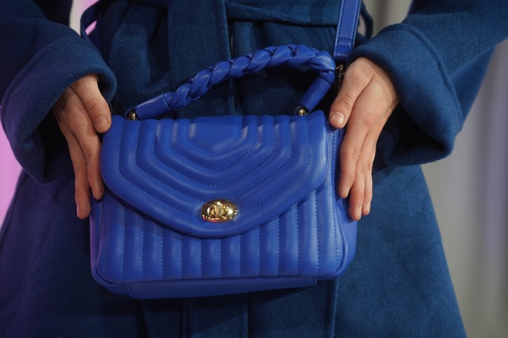 Nákupné maniačky téma Obleč sa na nákupný deň - Sofia