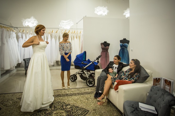 Prázdniny - Zuzana Norisová v svadobnom salóne