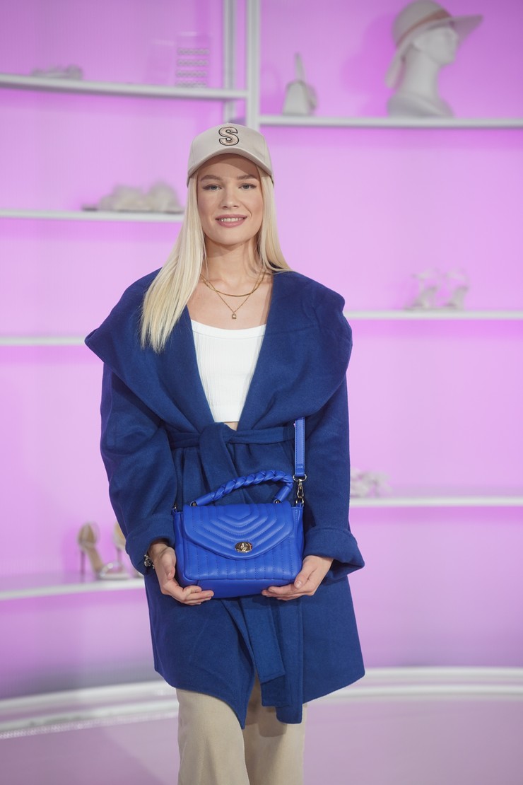 Nákupné maniačky téma Obleč sa na nákupný deň - Sofia