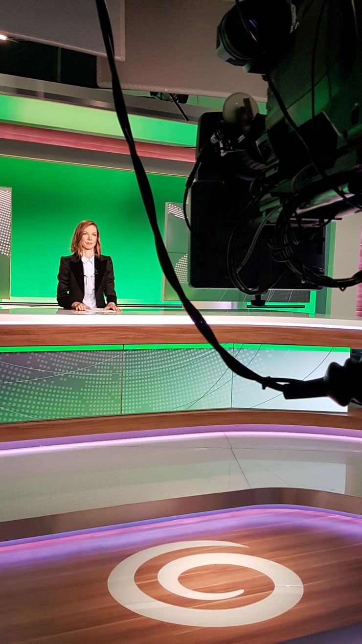 Zuzana Smatanová ako moderátorka Novín o 12