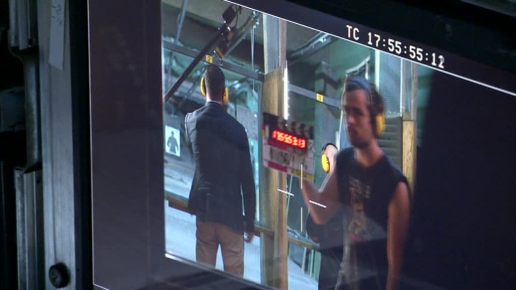 Herec seriálu Za sklom, Noël Czuczor, má mnoho tvárí. Hovoriť dokonca musí štyrmi jazykmi149