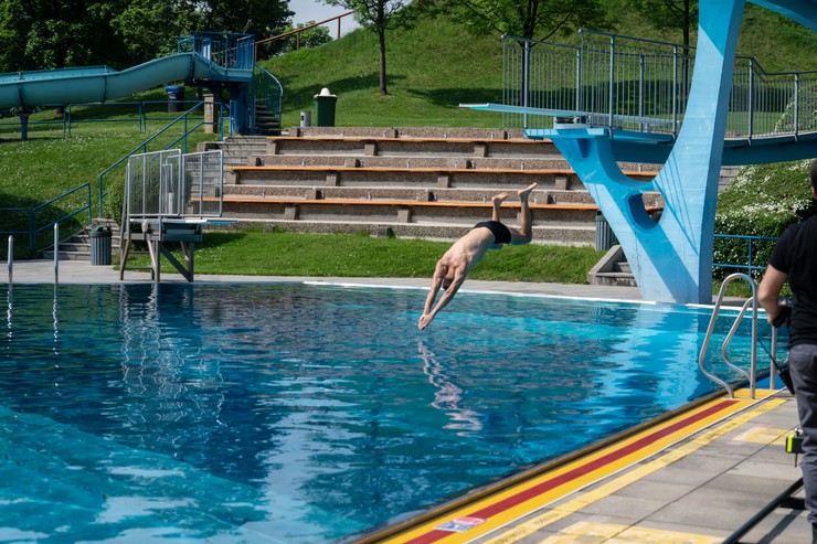 Einstein - nakrúcanie scény na kúpalisku