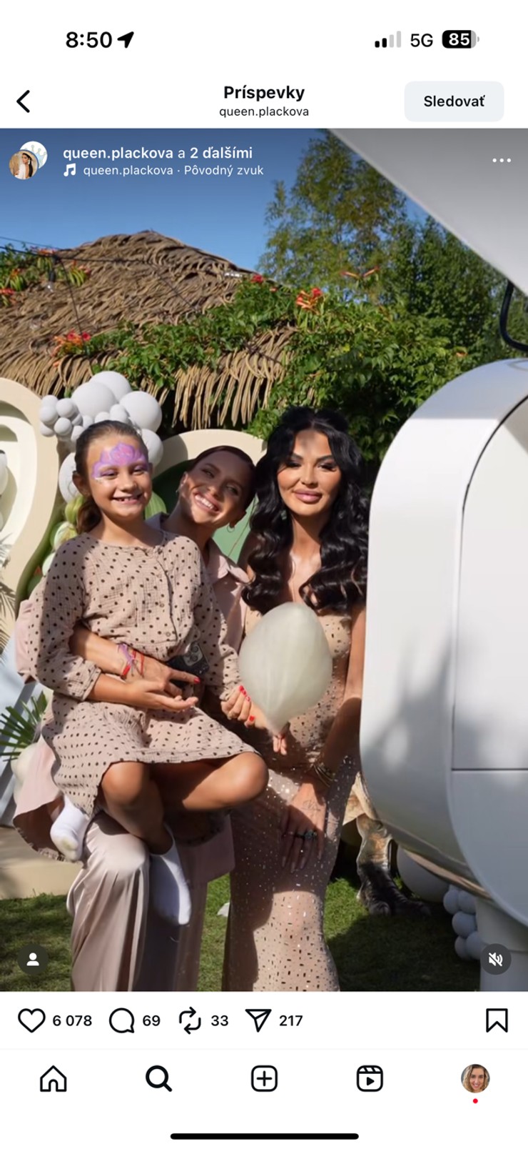 Plačková, syn Dion, narodeninová oslava, luxus, dinosaurus