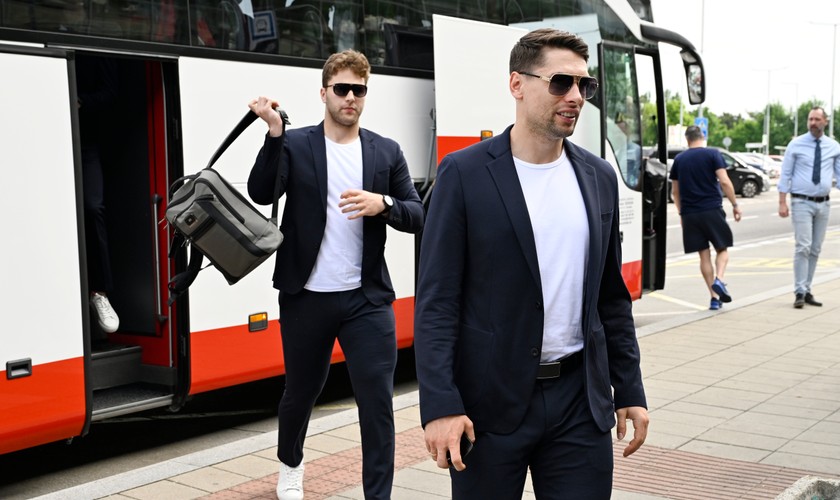 Slovenskí hokejisti dorazili do dejiska MS