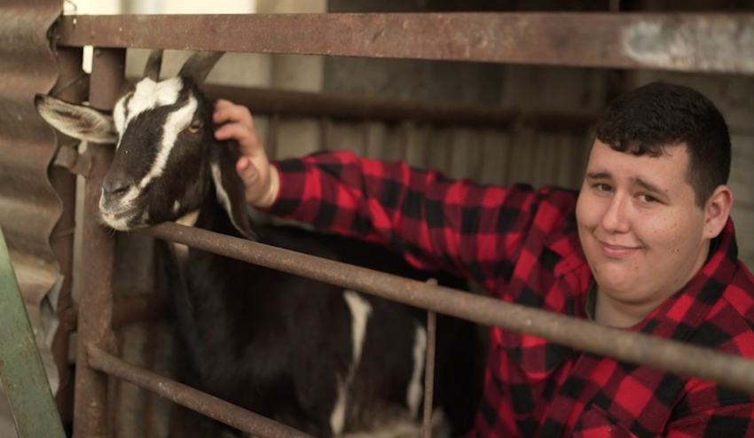 Hrdý farmár ukáže v Bez servítky, ako žije: V mladom veku má Dominik slušný statok!